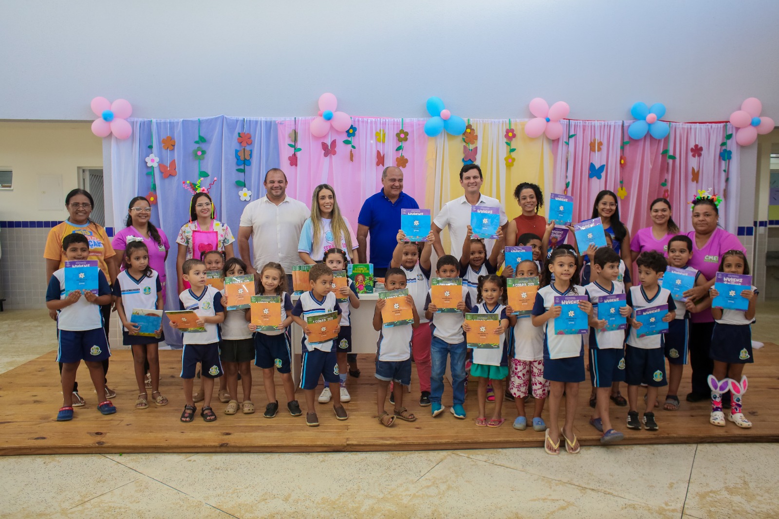 Prefeitura de Coruripe presenteia alunos da Educação Infantil ao 5º ano com kits de livros infantis